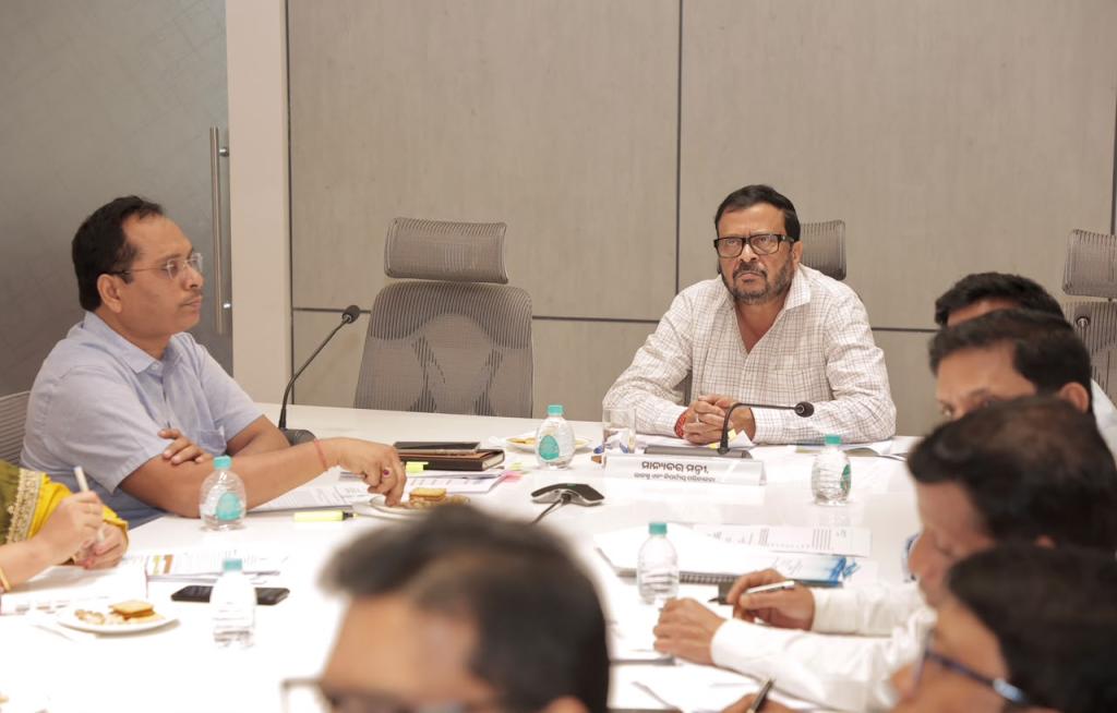 Revenue and Disaster Mangement Minister Reviews Preparedness as Deep Depression Approaches; Round-the-Clock Vigilance Across Districts Advised