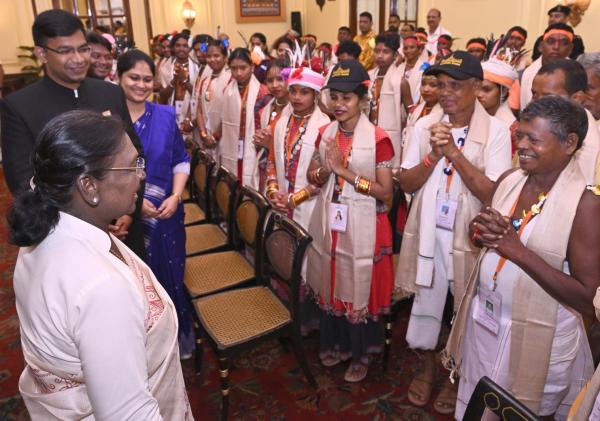 Ganjam Folk Artists Meet President Droupadi Murmu at Rashtrapati Bhavan