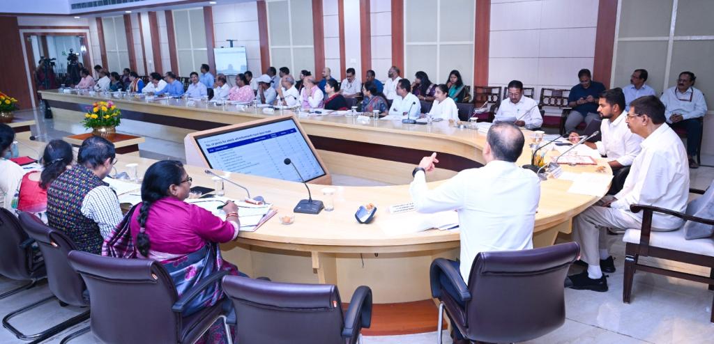 Governor asks universities to complete faculty recruitment by November