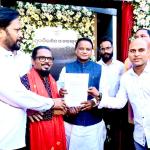 Silver Gandhi demands regularisation of Contractual Teachers, Submitted Memorandum to CM