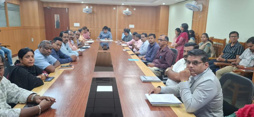 The New CEO Takes Review of Performances in SHAS, Odisha Lead performer in card distribution and claim settlement