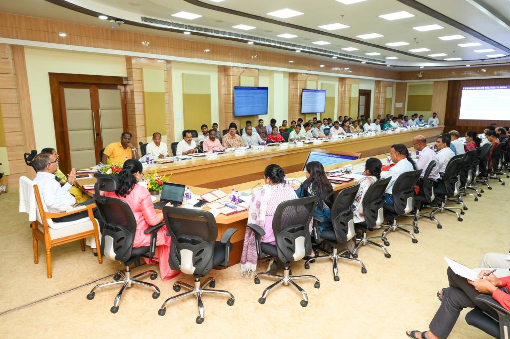 State-Level Review: Shri Suresh Kumar Vashishth Urges District Officers to Intensify Field Supervision for Social Welfare