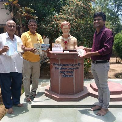 CIFA scientist and EIPA treasurer Dr Bibhudutta Mishra pay tribute to Dasia Aja