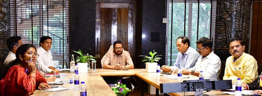 Hon'ble Revenue & Disaster Management Minister Reviews Rising Water Level of the Baitarani River