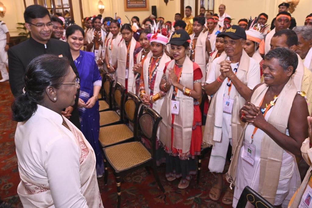 Ganjam Folk Artists Meet President Droupadi Murmu at Rashtrapati Bhavan
