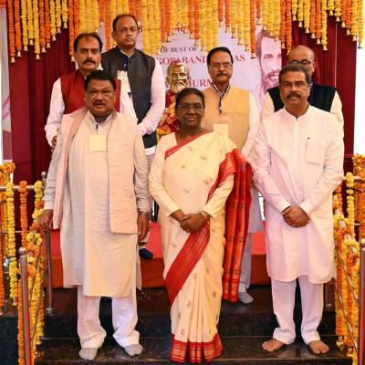 President Droupadi Murmu Unveils Statue of Utkalmani Gopabandhu Das at Lajpat Bhawan in New Delhi