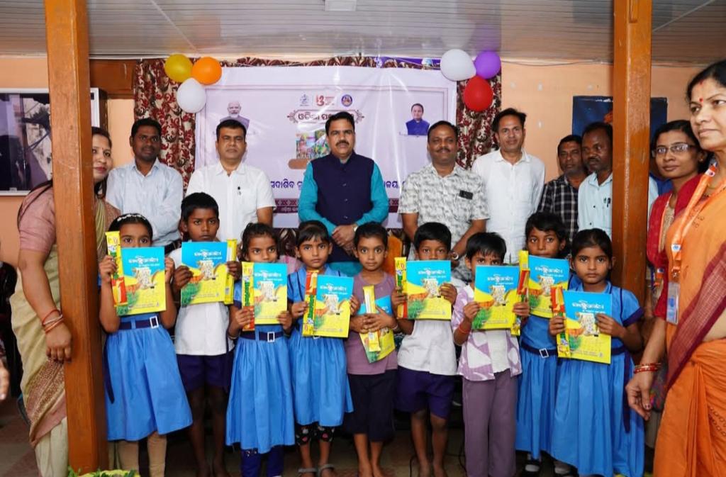Odia Pakhya: 18,000 ‘Barnabodha’ and ‘Shishulekha’ Books Distributed on Shishu Katha Divas