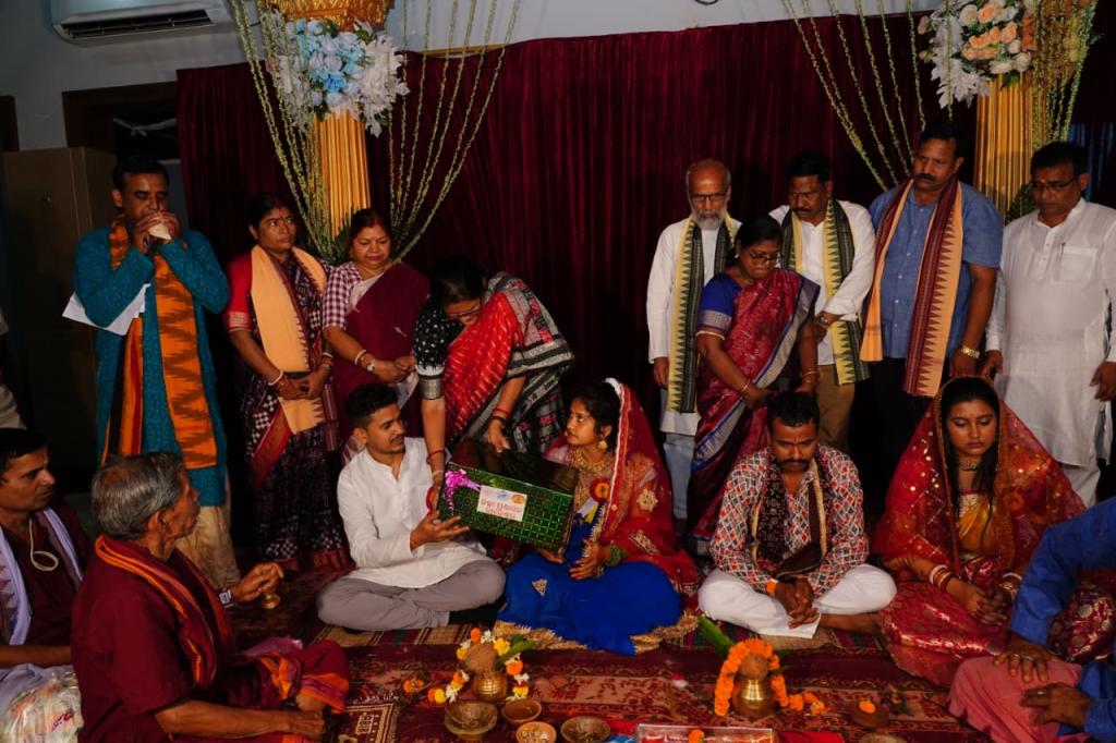 Nearly a Thousand Couples Wed Across Odisha Under Mukhyamantri Kanya Bibaha Yojana