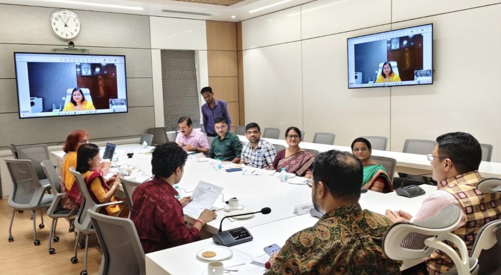 Revenue Secretary Reviews Implementation of Cashless Transactions in All Sub-Registrar Offices Across the State