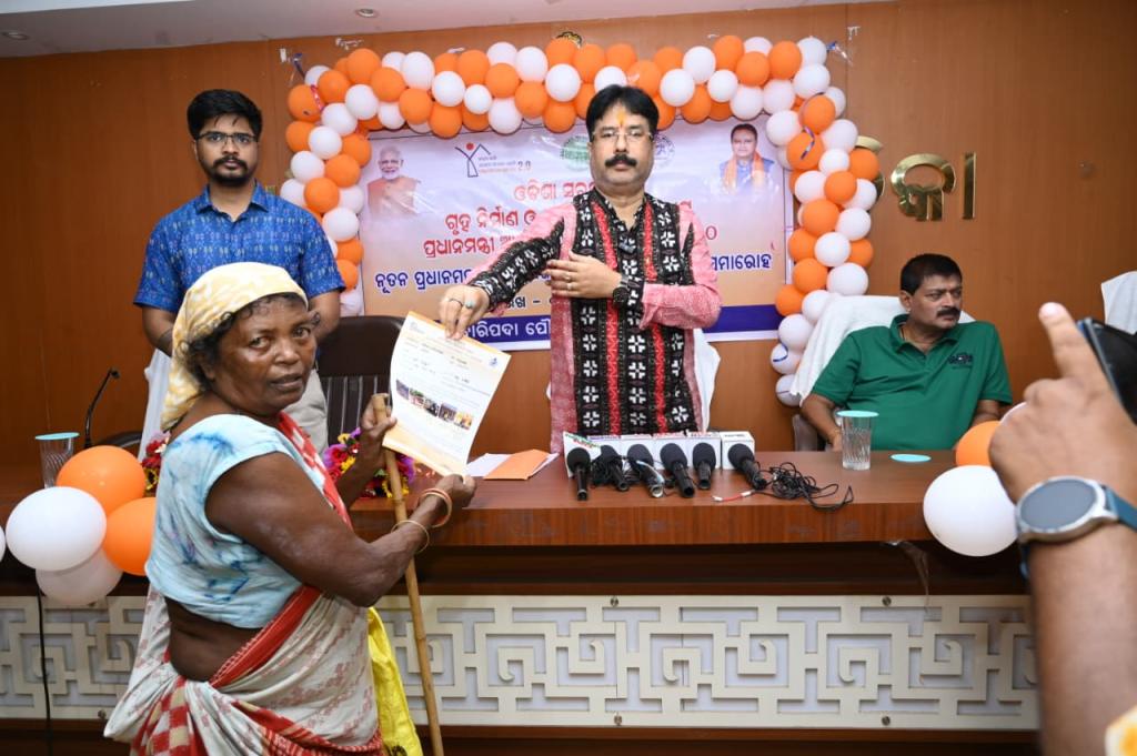 Pucca Ghar’ for Every Eligible Family, 61 Beneficiaries Receive PMAY-U 2.0 Work Orders in Baripada