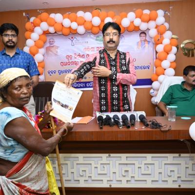 Pucca Ghar’ for Every Eligible Family, 61 Beneficiaries Receive PMAY-U 2.0 Work Orders in Baripada