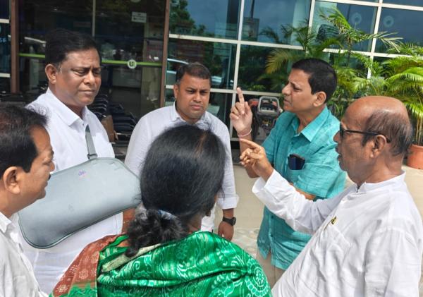 Former Minister Prafulla Samal Hospitalised Due to Illness, BJD Delegation Visits him, Holds Discussion with Doctors