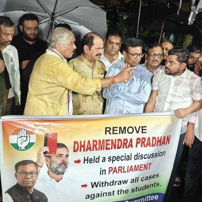 Odisha Pradesh Congress protests in front of Lok Bhavan