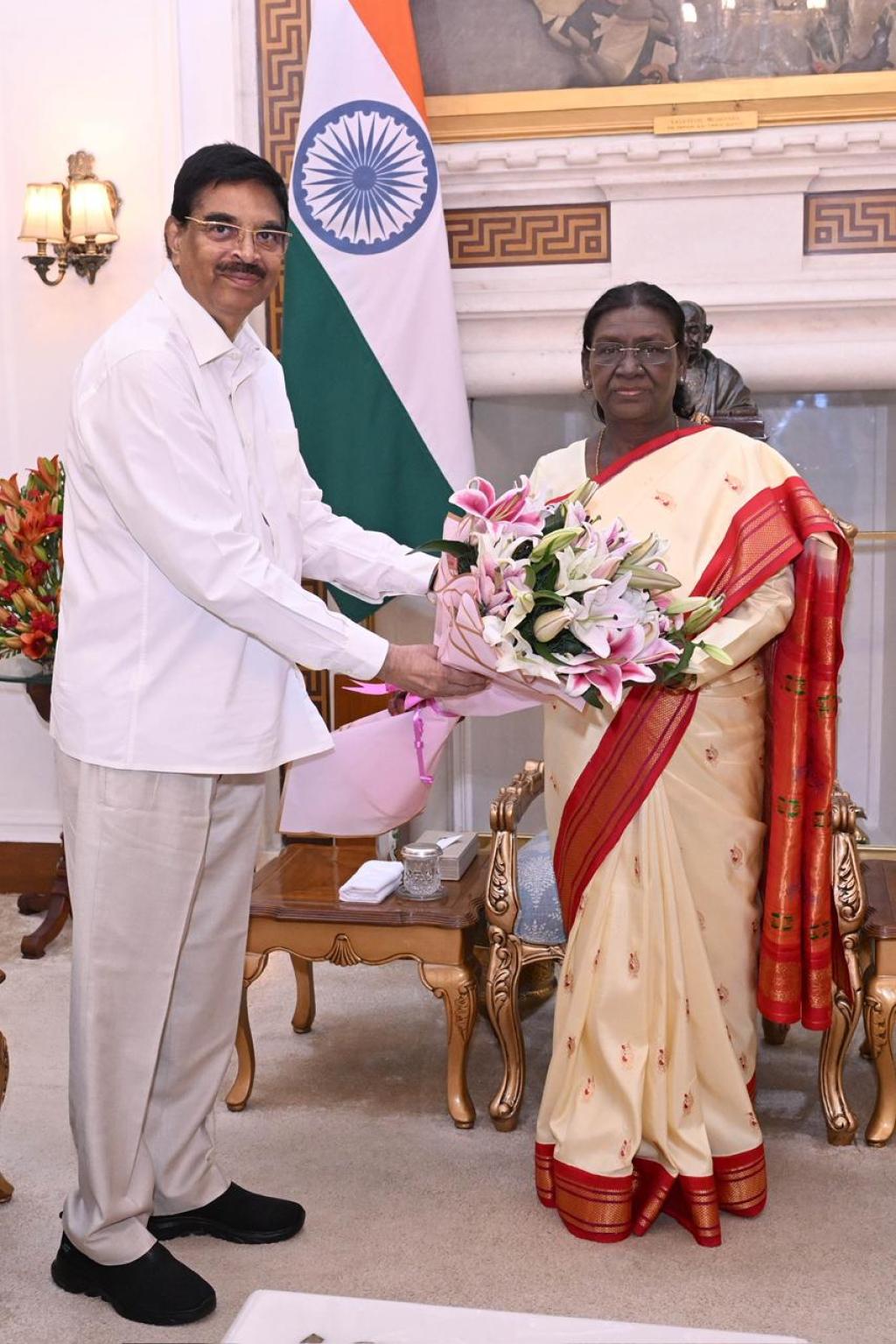 Odisha Governor Dr Hari Babu Kambhampati meets President Droupadi Murmu in New Delhi