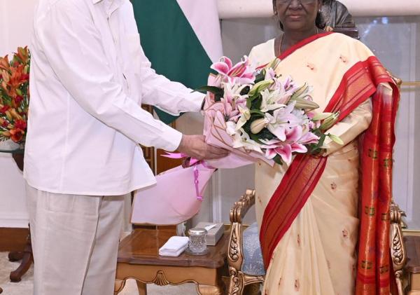 Odisha Governor Dr Hari Babu Kambhampati meets President Droupadi Murmu in New Delhi