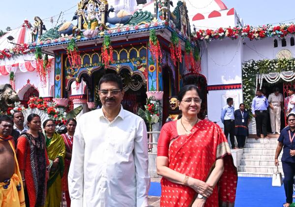 Governor Visits Samaleswari Temple, Hirakud Dam
