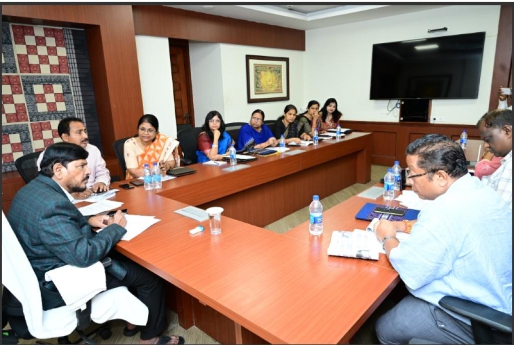 Union Minister of State Assesses Social Welfare Scheme
